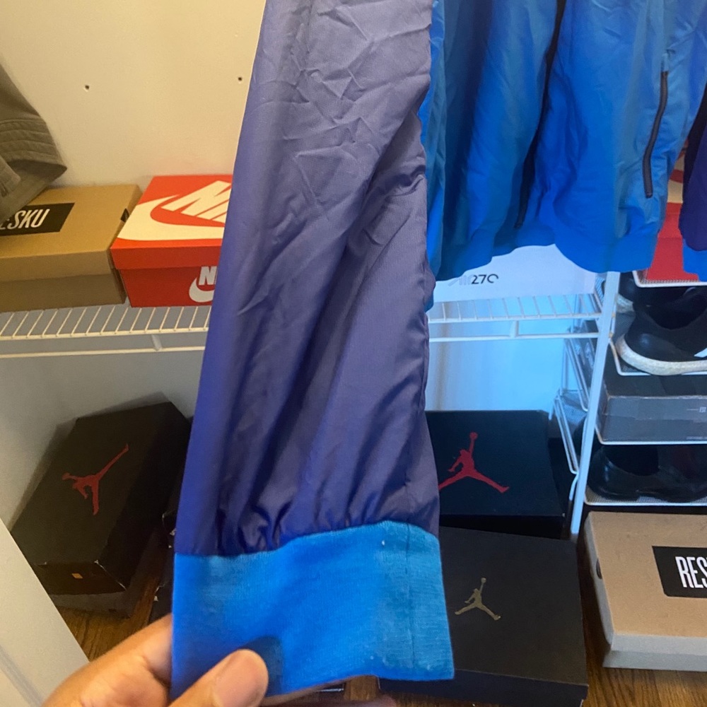 Nike Windrunner Jacket - image 3